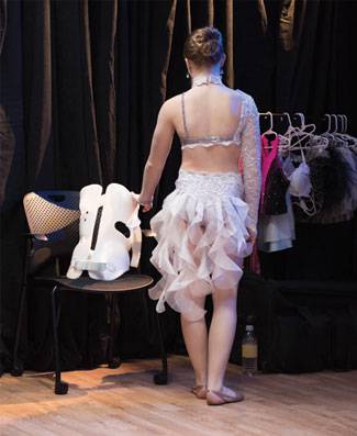 Treatment at Gillette helped Alexis, a dancer, avoid surgery.