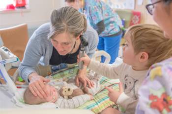 Felix with his mother and brother Oscar in Gillette Children's PICU